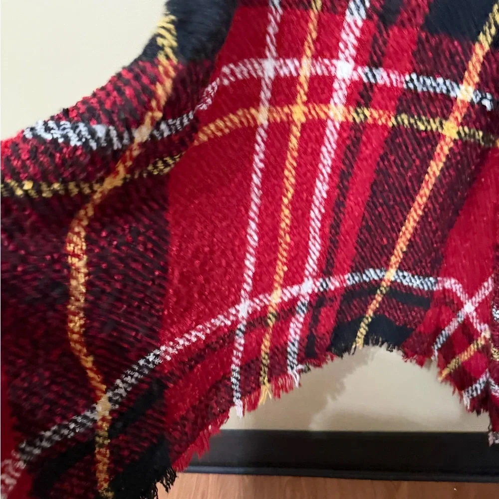 Elegant Red and Black Plaid Scarf